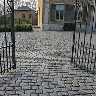 Courtstones